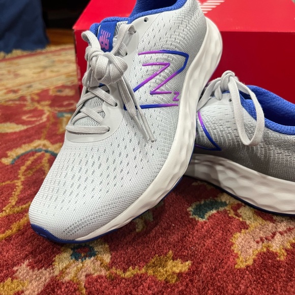 New Balance Women's Running Shoes 520 V8 (New) - Picture 6 of 9